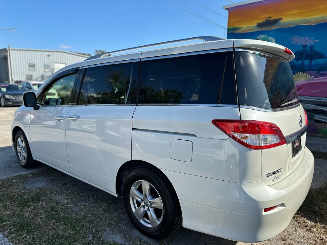 Used 2016 Nissan Quest SV image 2