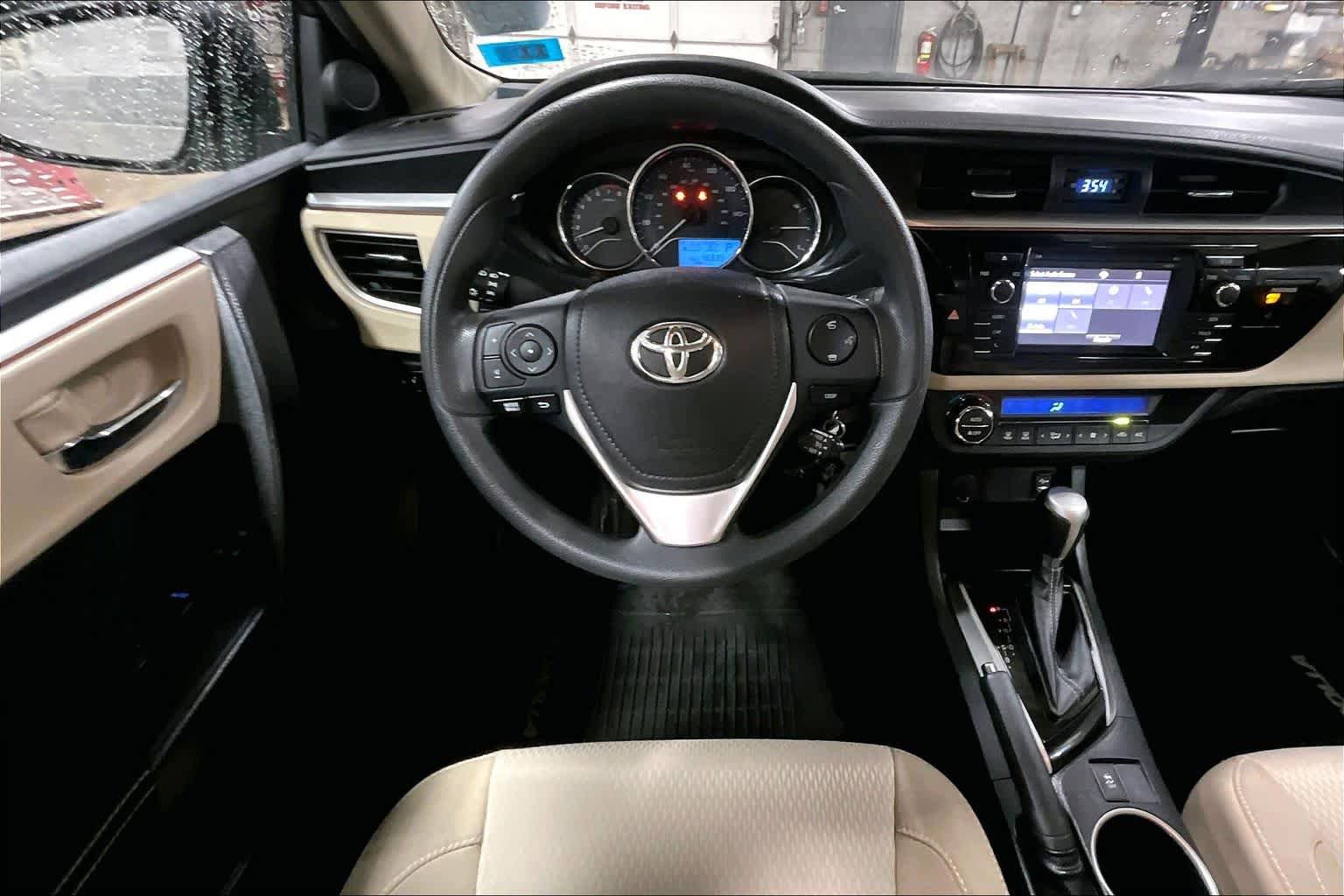 Used 2016 Toyota Corolla LE FWD image 6