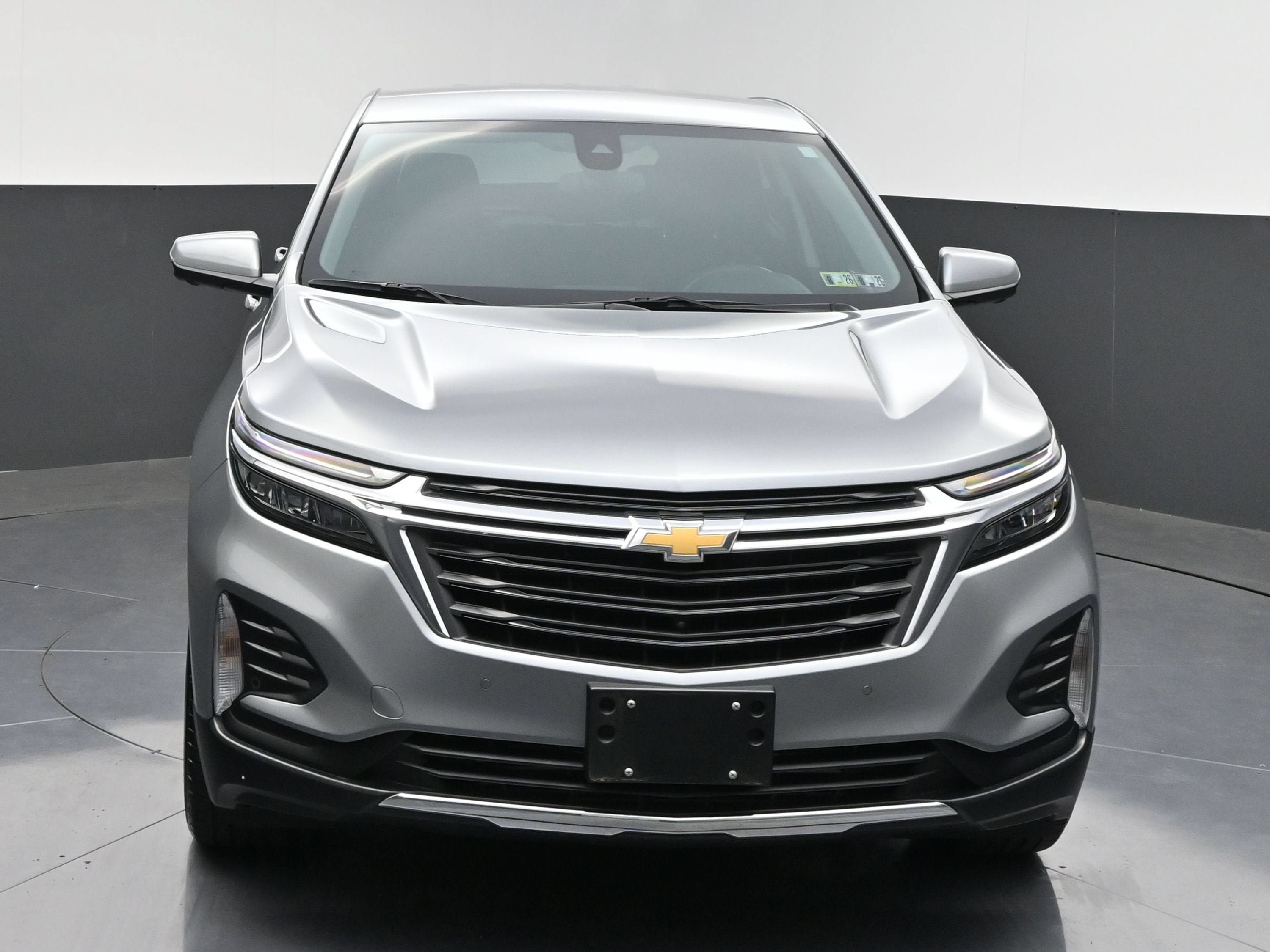 Used 2024 Chevrolet Equinox LT FWD image 2