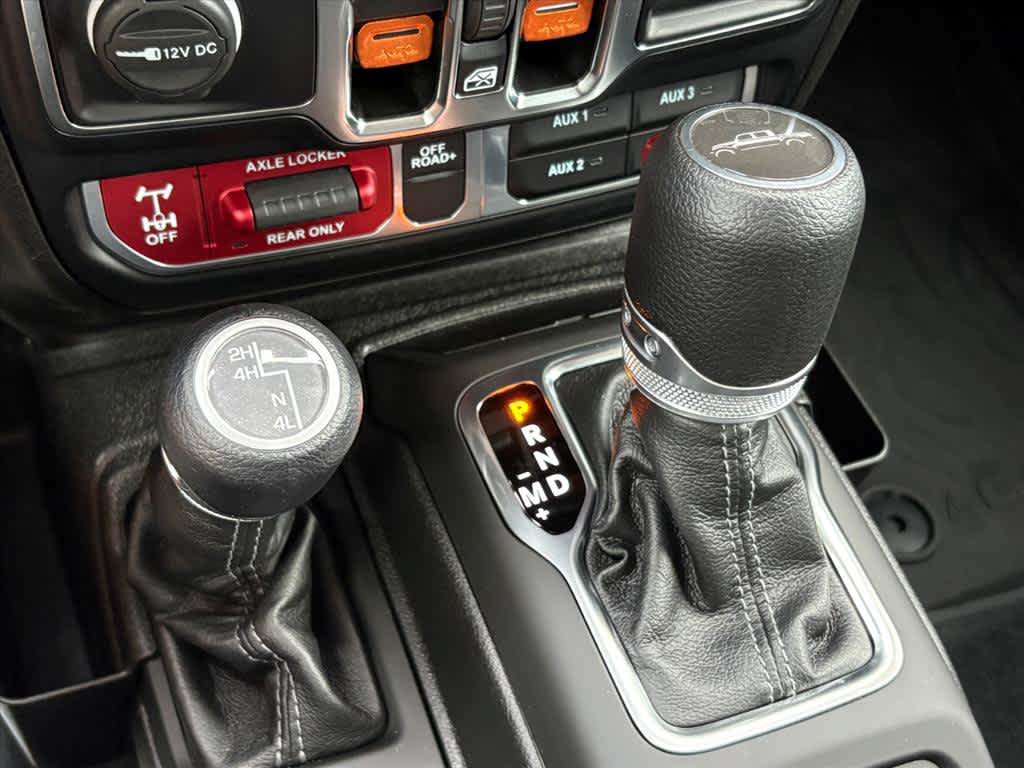 Used 2024 Jeep Gladiator Mojave w/ Technology Group AWD/4WD image 17