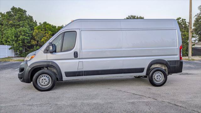 Used 2024 RAM ProMaster 2500 w/ Premium Convenience Group FWD image 3