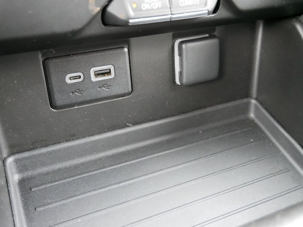 Used 2024 GMC Yukon SLE image 20