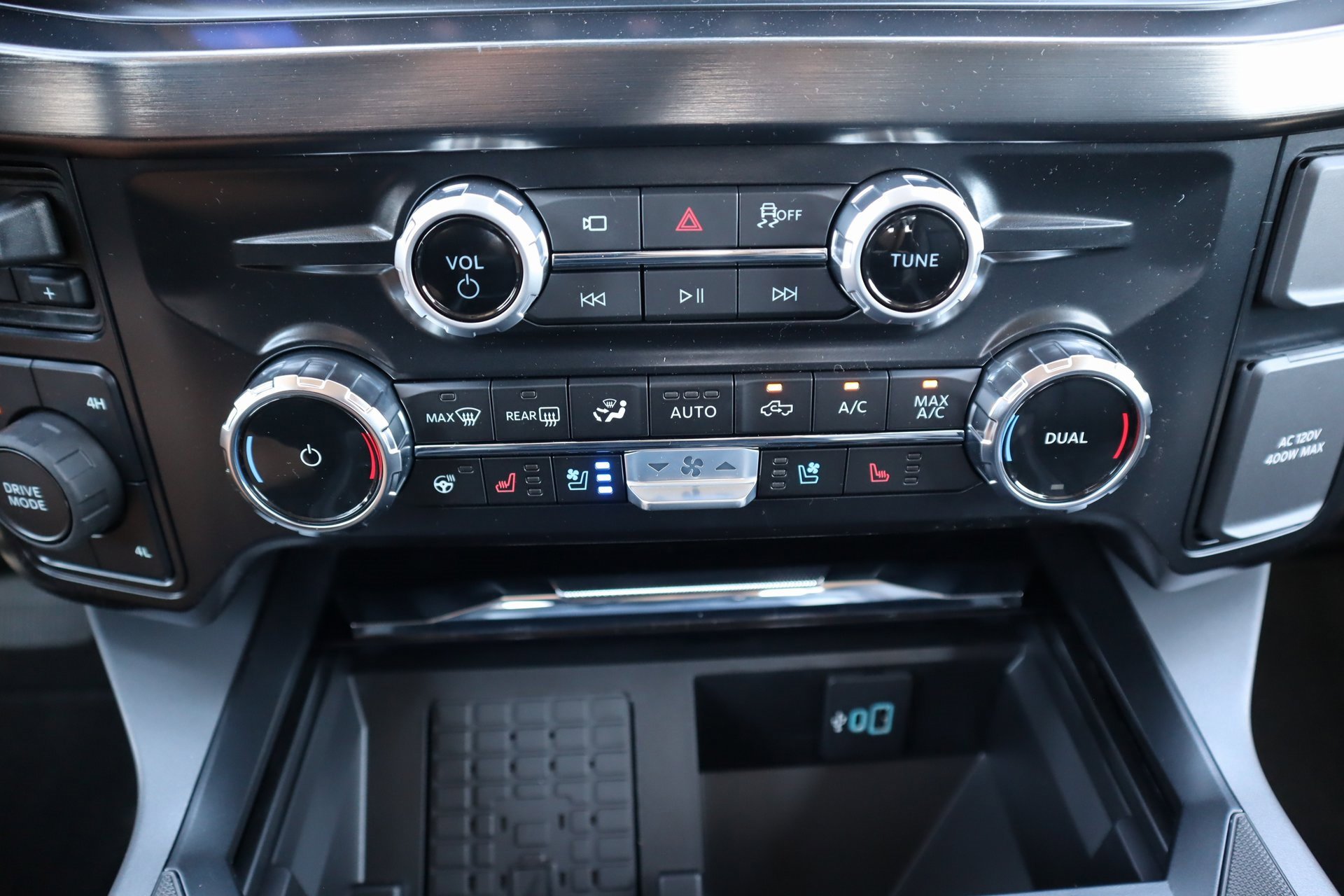 New 2026 Ford F350 Lariat w/ Black Appearance Package image 7