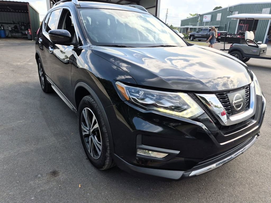 Used 2017 Nissan Rogue SL w/ SL Premium Package image 1