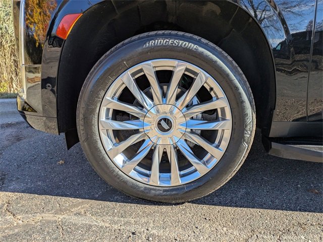 Used 2023 Cadillac Escalade Premium Luxury image 29