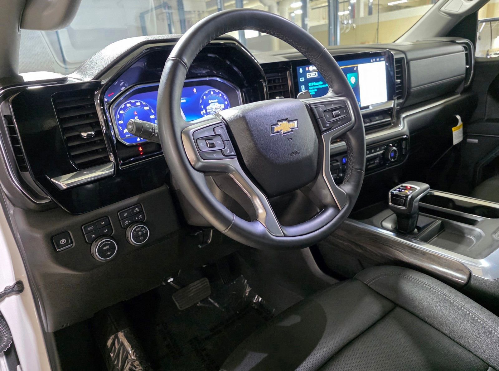 Used 2025 Chevrolet Silverado 1500 LTZ w/ Z71 Off-Road Package AWD/4WD image 28