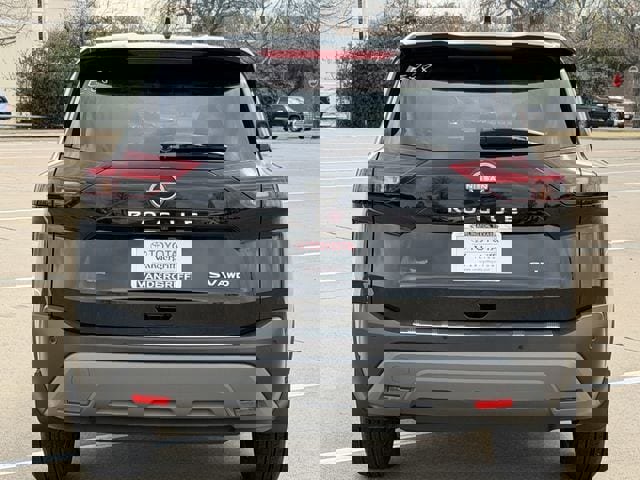 Used 2023 Nissan Rogue SV image 5