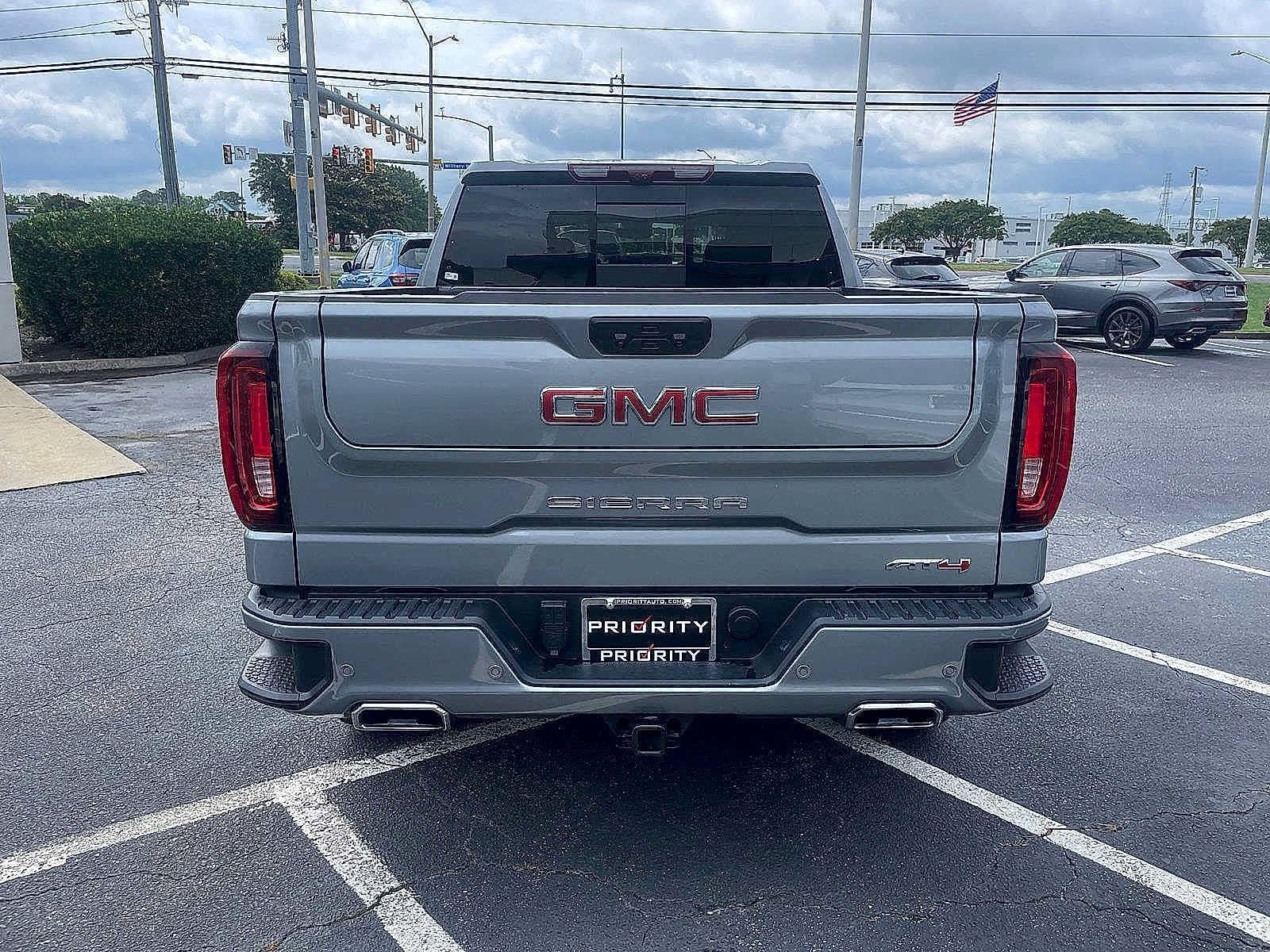 Used 2024 GMC Sierra 1500 AT4 w/ Technology Package AWD/4WD image 5
