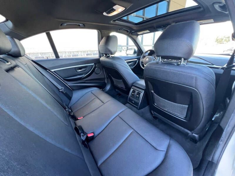 Used 2018 BMW 330i Sedan RWD image 14