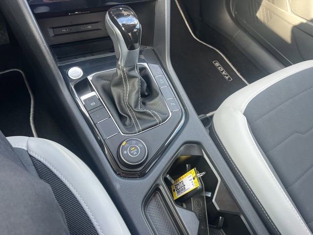 Used 2025 Volkswagen Taos SE image 12