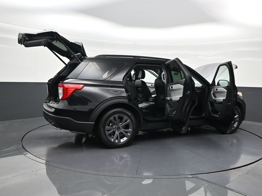 Used 2024 Ford Explorer XLT w/ Equipment Group 202A RWD image 34