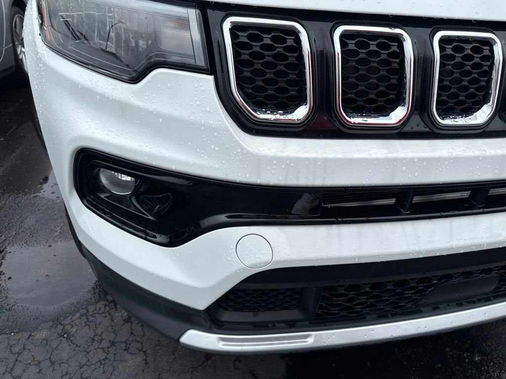 Used 2023 Jeep Compass Limited AWD/4WD image 9