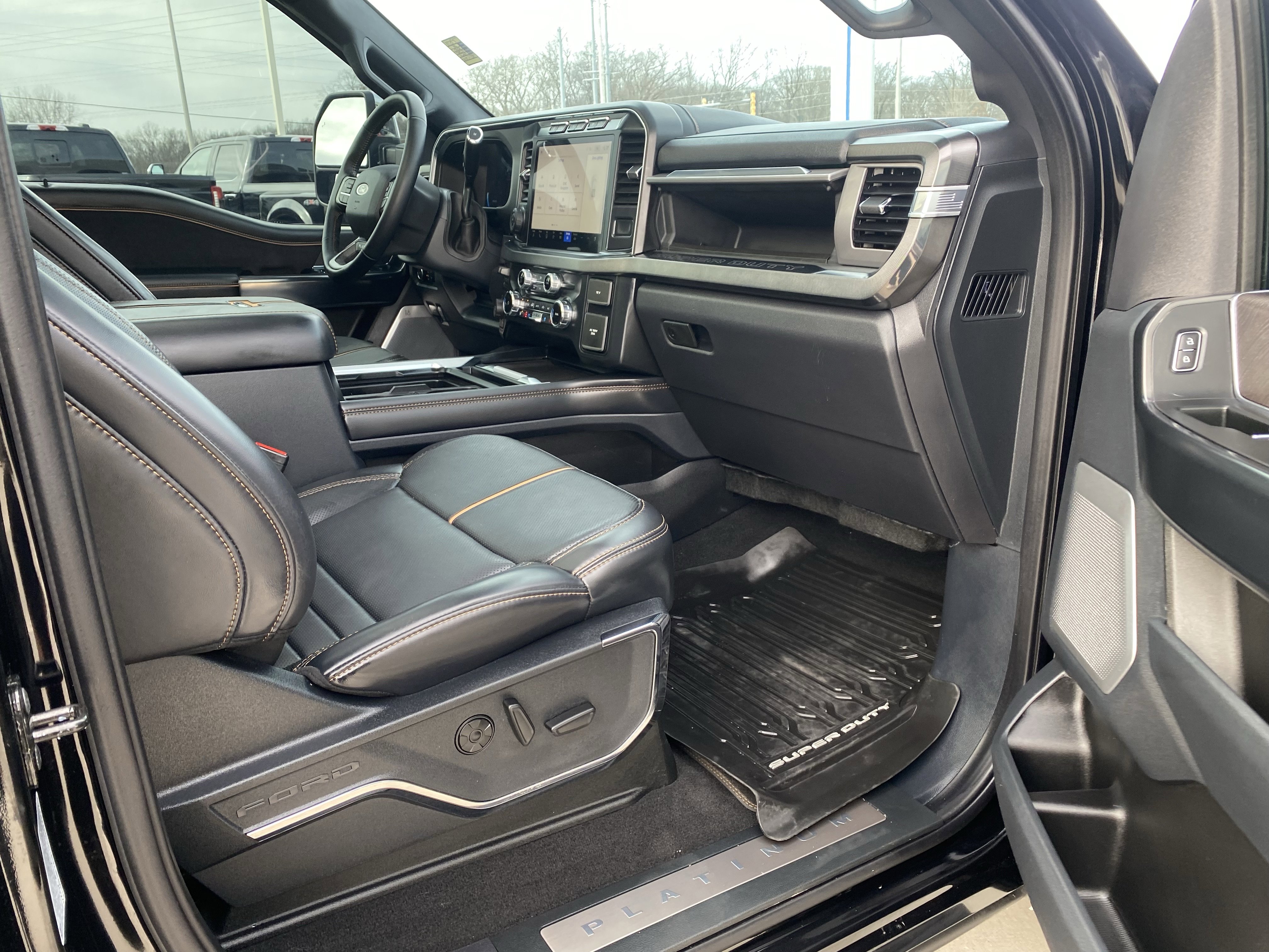 Used 2024 Ford F250 Platinum image 11