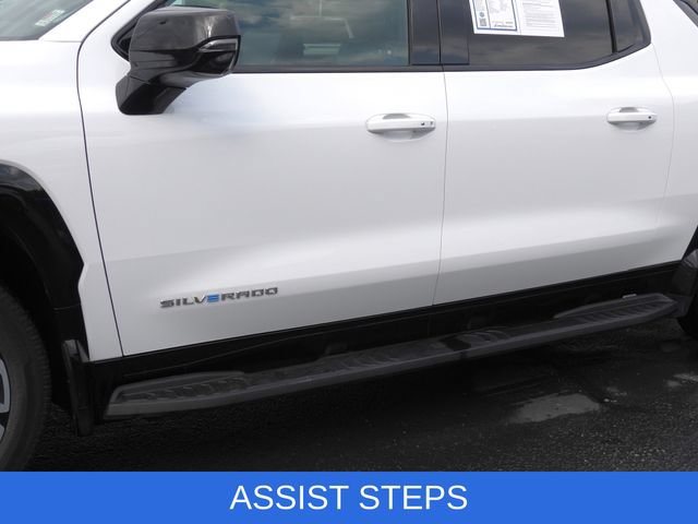 Used 2025 Chevrolet Silverado EV RST AWD/4WD image 2