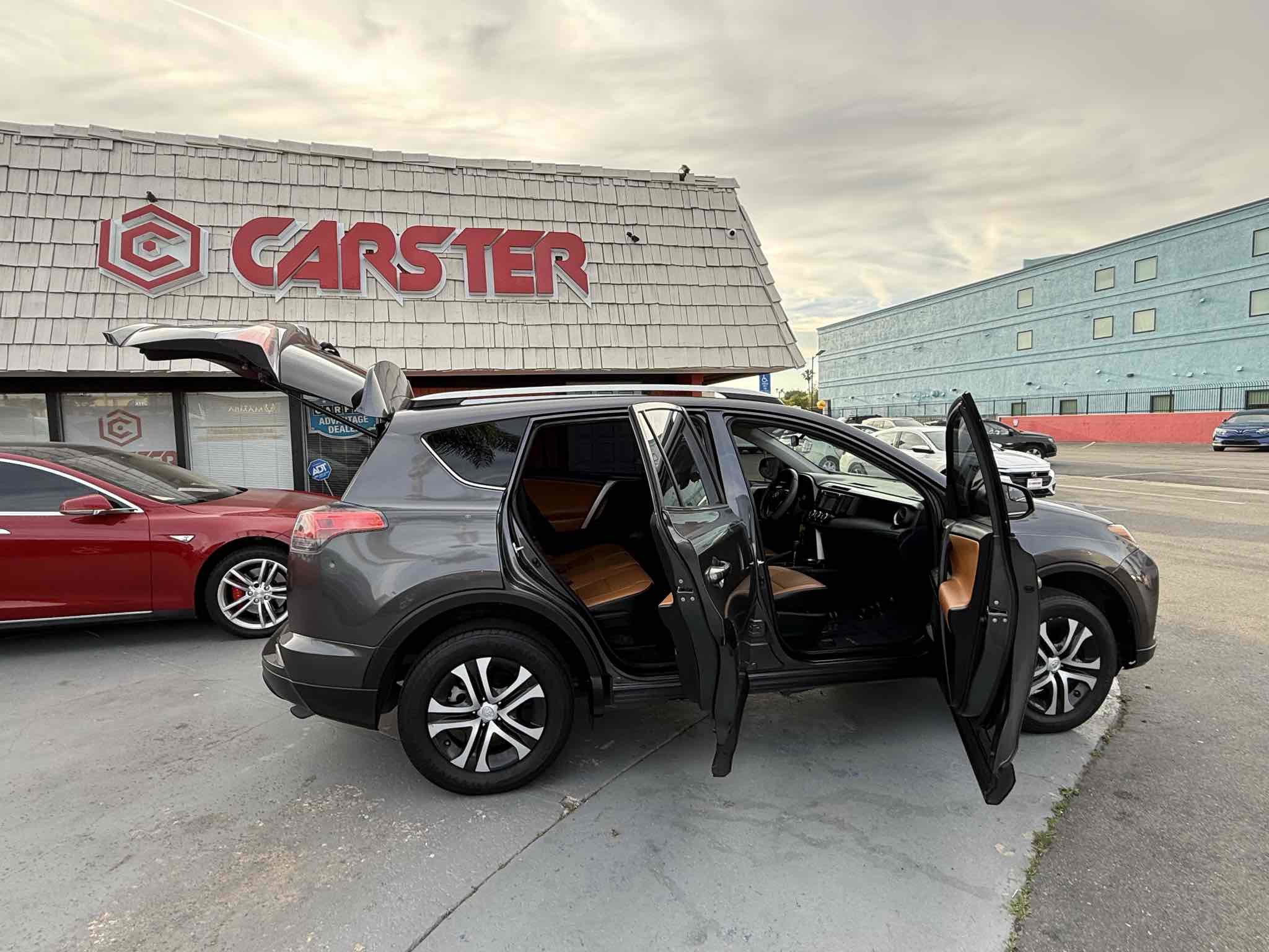 Used 2017 Toyota RAV4 LE image 30