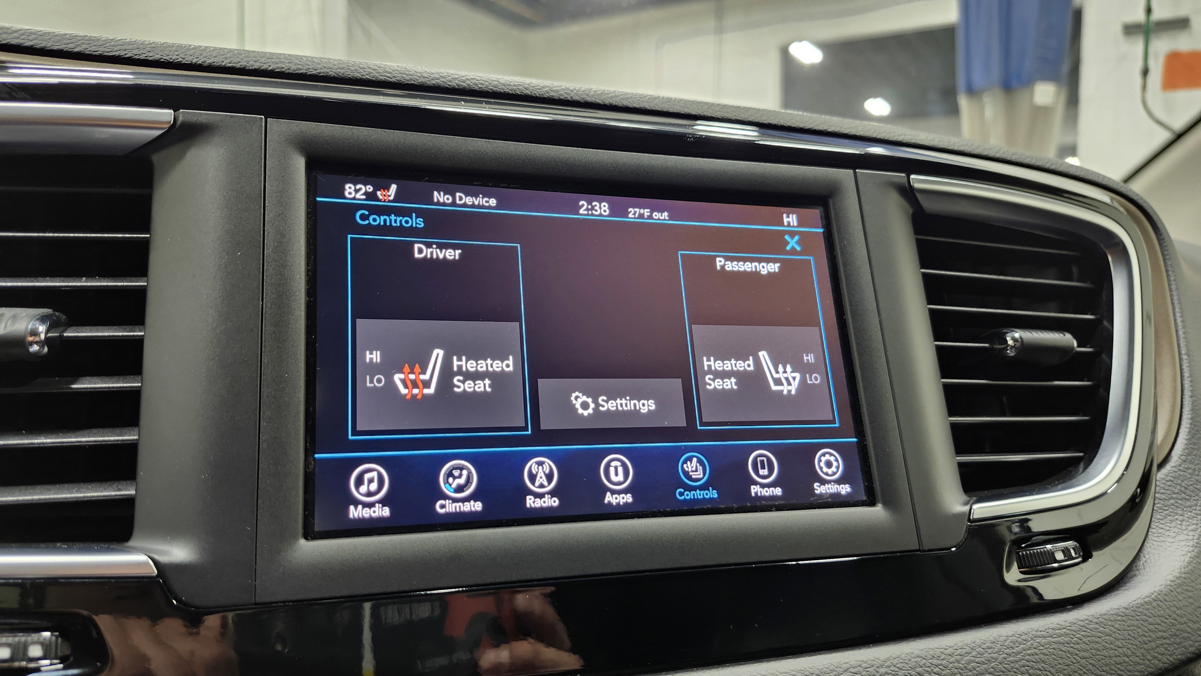 Used 2018 Chrysler Pacifica Touring-L image 6