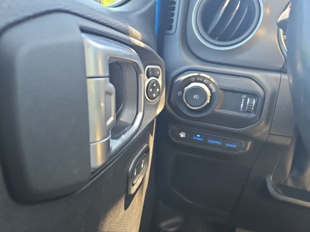 Used 2023 Jeep Wrangler Unlimited w/ Cold Weather Group AWD/4WD image 22