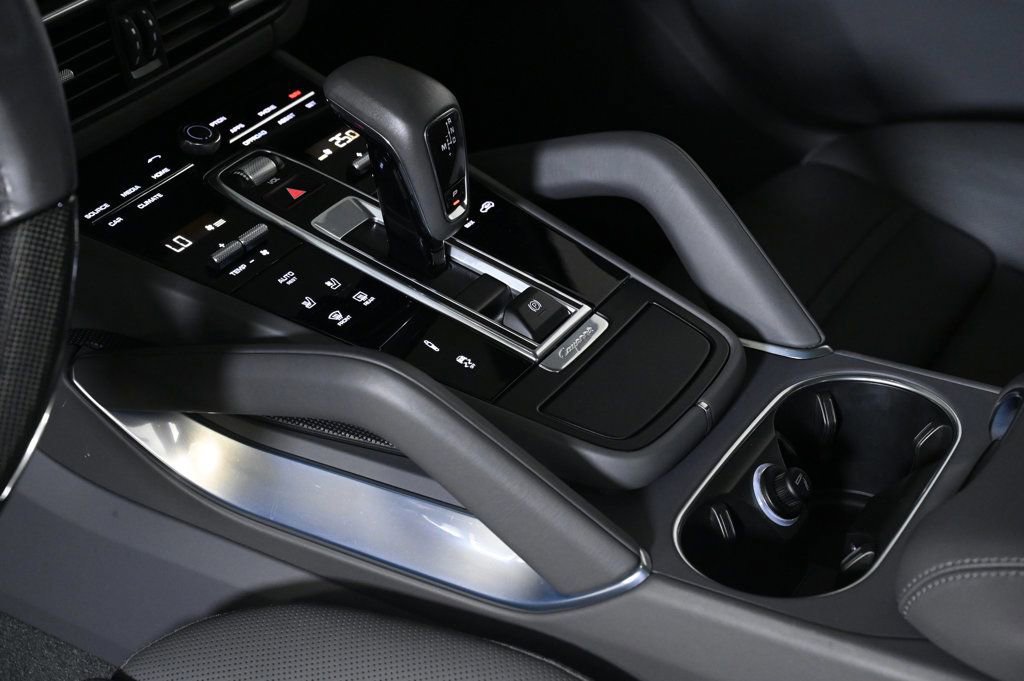 Used 2022 Porsche Cayenne Turbo image 25
