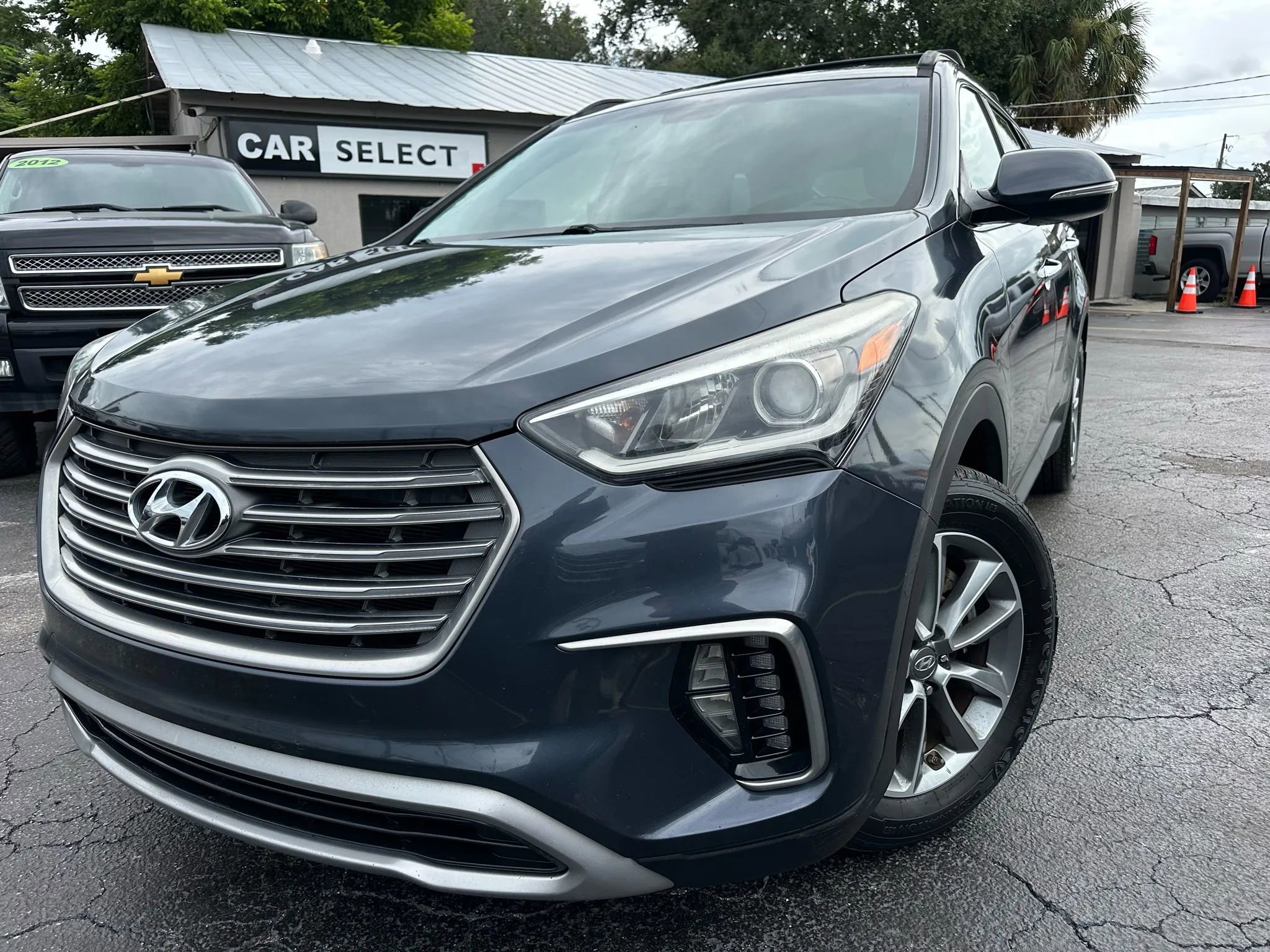 Used 2017 Hyundai Santa Fe SE w/ SE Premium Package 02
