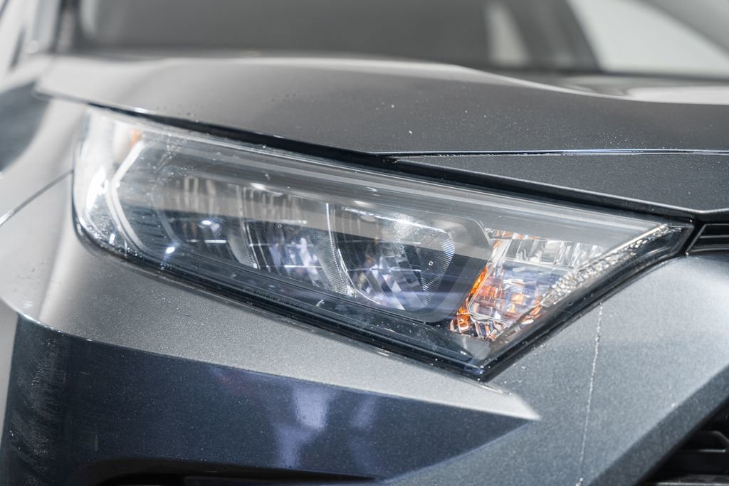 Used 2020 Toyota RAV4 LE image 13