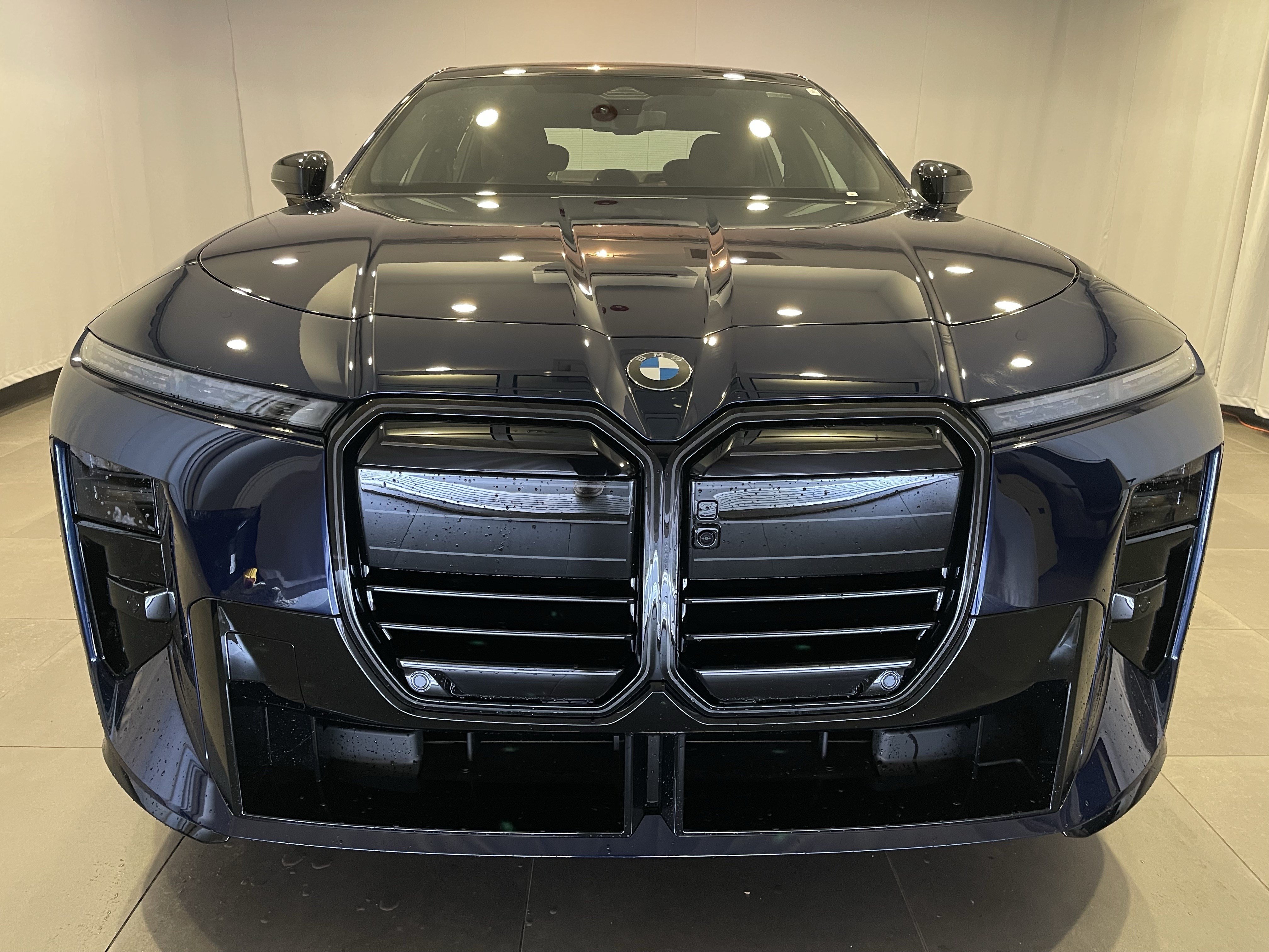 New 2027 BMW 740i xDrive w/ Executive Package AWD/4WD image 2