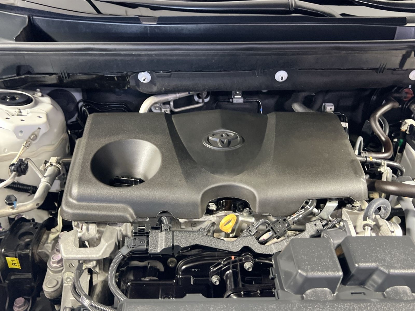 Used 2025 Toyota RAV4 XLE FWD image 30