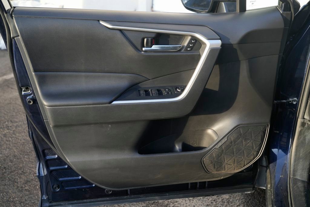 Used 2022 Toyota RAV4 XLE Premium image 20