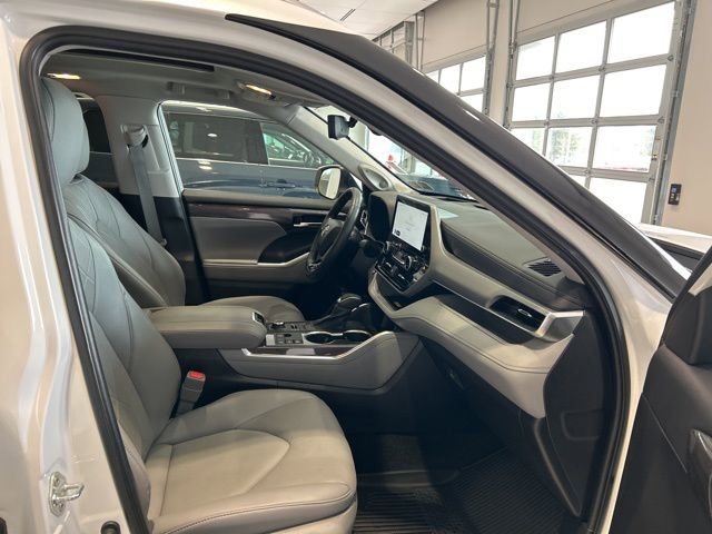 Used 2023 Toyota Highlander Platinum AWD/4WD image 21