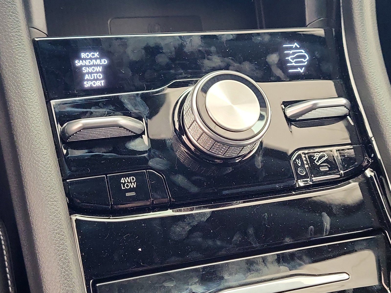 New 2025 Jeep Grand Cherokee L Overland w/ Luxury Tech Group IV image 15