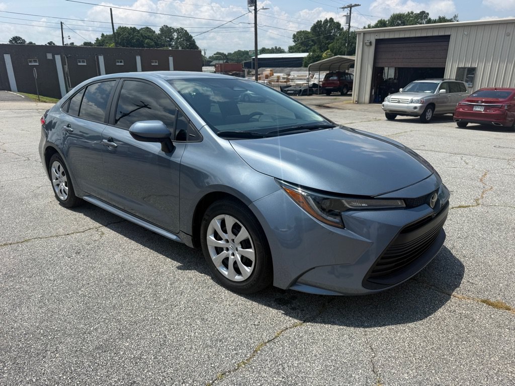 Used 2023 Toyota Corolla LE FWD image 3