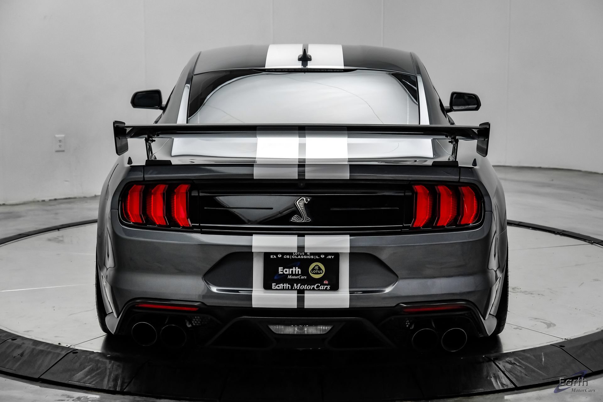 Used 2021 Ford Mustang Shelby GT500 w/ Carbon Fiber Track Pack RWD image 16
