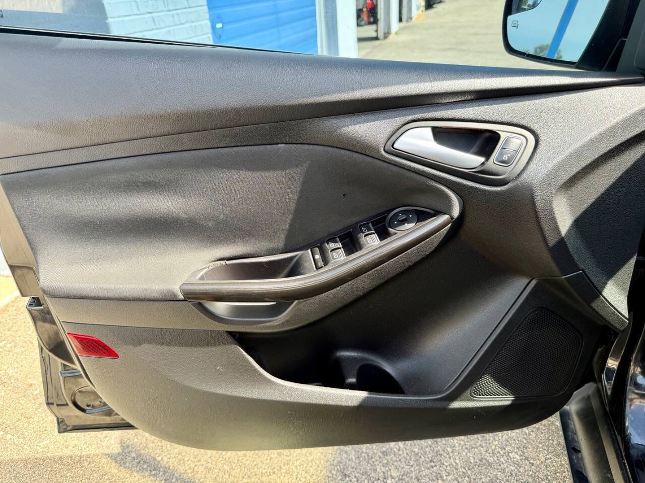 Used 2015 Ford Focus Titanium FWD image 30