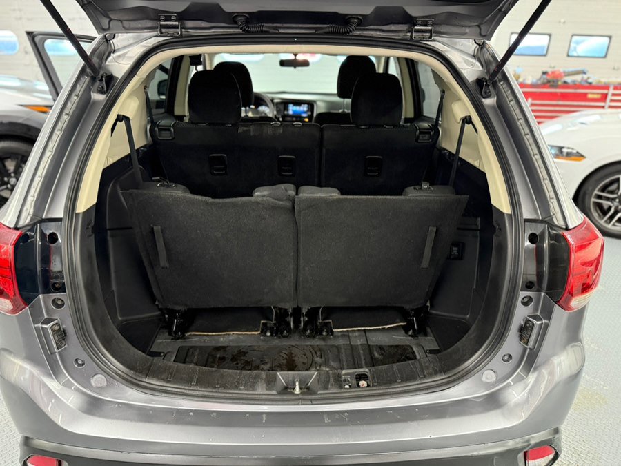 Used 2018 Mitsubishi Outlander ES image 29