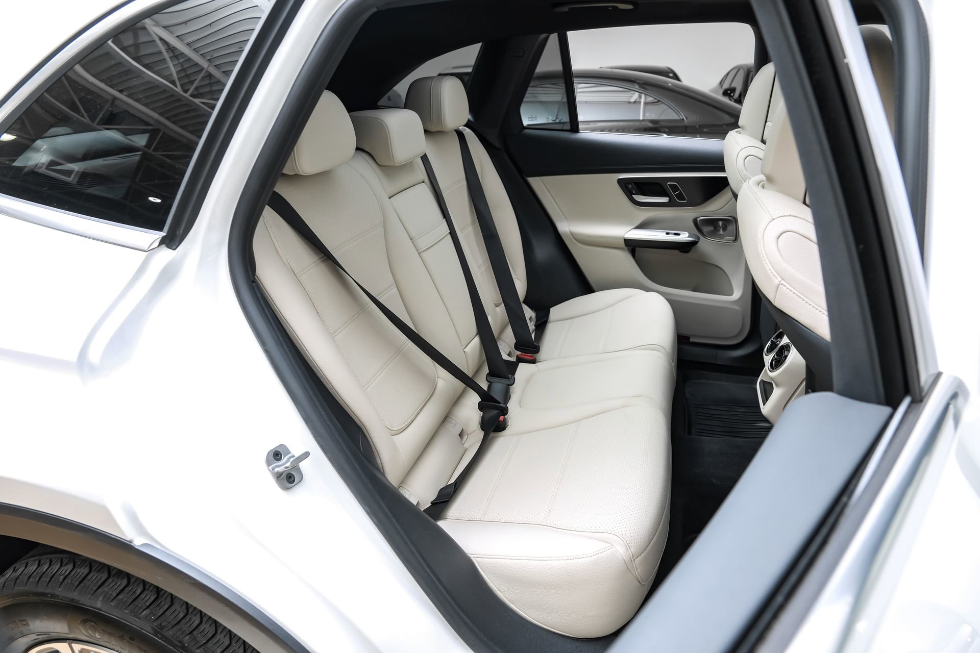 Used 2024 Mercedes-Benz GLC 300 image 34