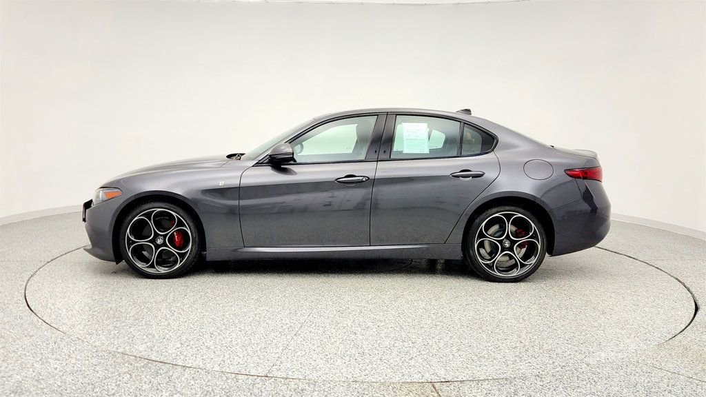 Used 2022 Alfa Romeo Giulia Ti image 8