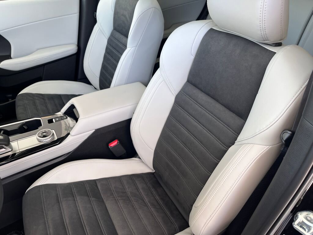New 2025 Mitsubishi Outlander SE image 13