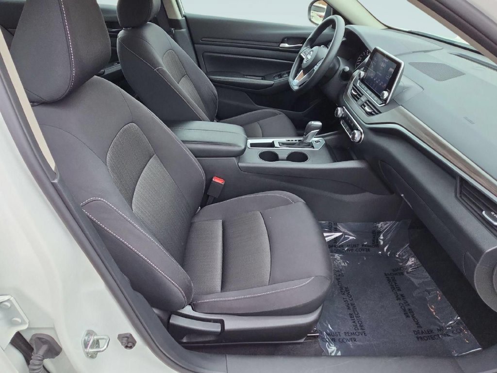 Used 2025 Nissan Altima 2.5 SV FWD image 29