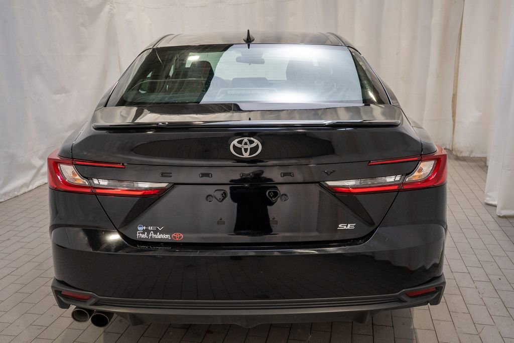 Used 2025 Toyota Camry SE image 4