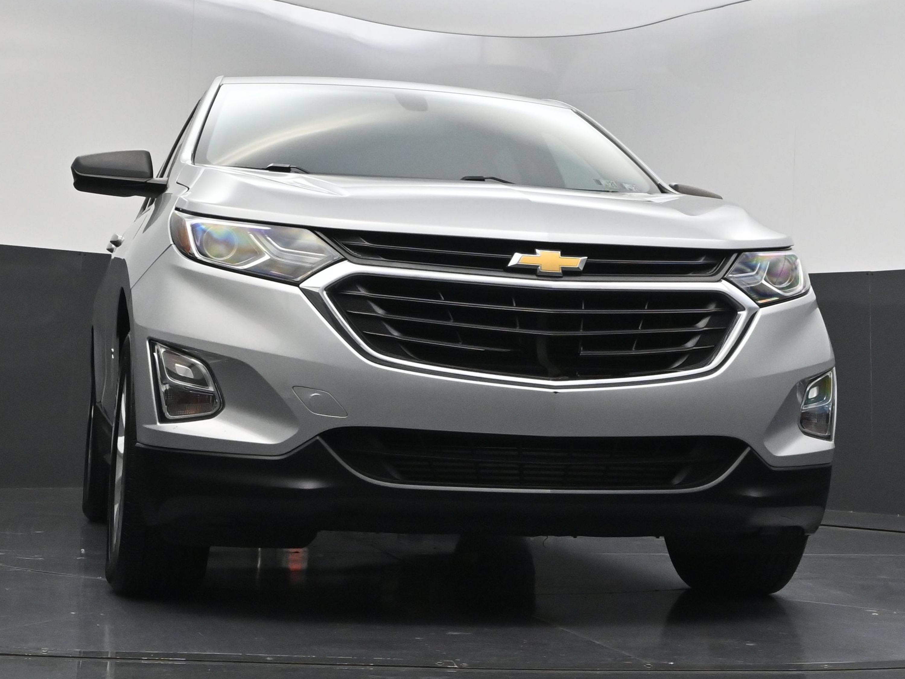 Used 2018 Chevrolet Equinox LS FWD image 36