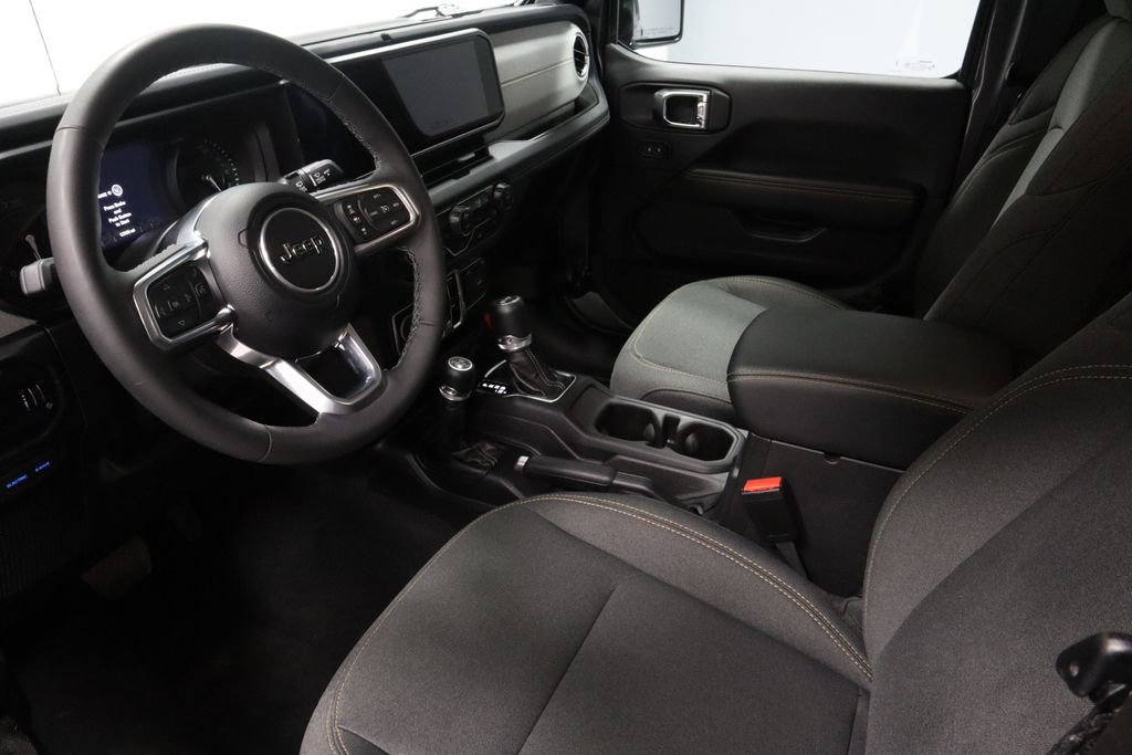 Used 2025 Jeep Wrangler Unlimited Sahara image 21