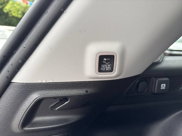 Used 2023 Jeep Grand Cherokee Limited AWD/4WD image 22