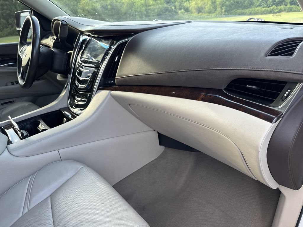 Used 2016 Cadillac Escalade ESV Luxury RWD image 30
