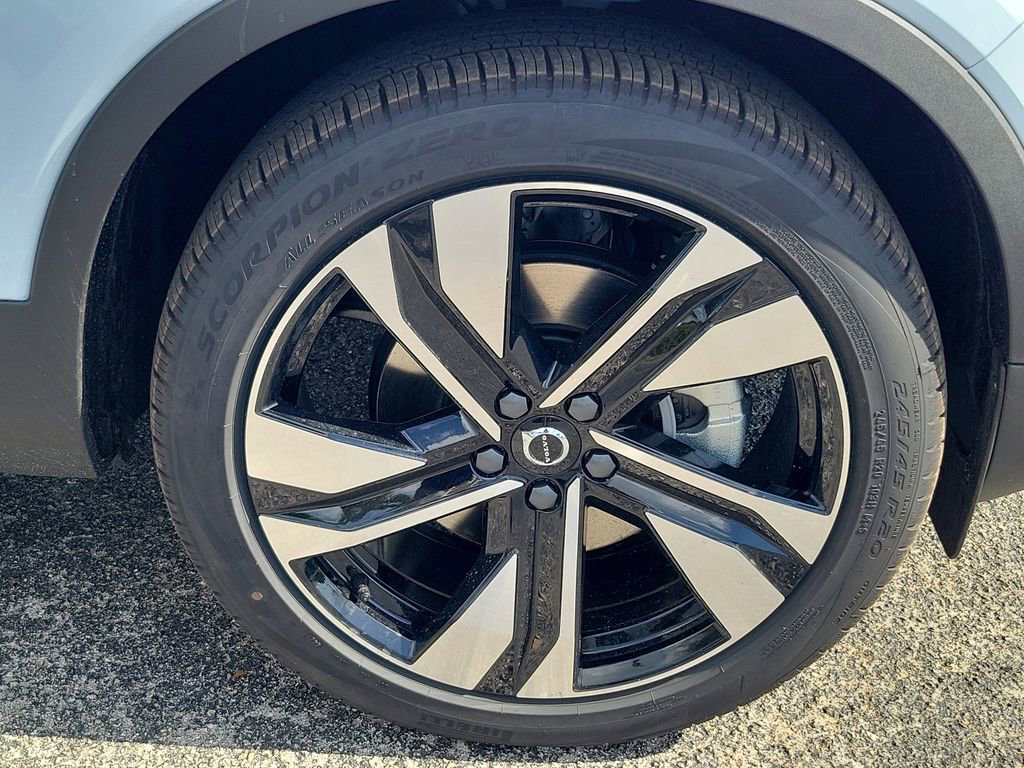 New 2026 Volvo XC40 B5 Ultra AWD/4WD image 3