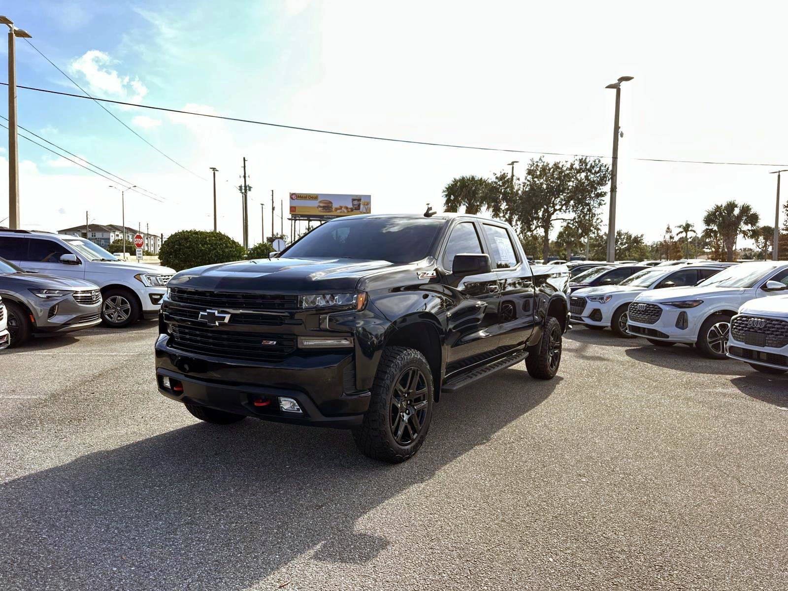 Used 2022 Chevrolet Silverado 1500 LT Trail Boss w/ Convenience Package II image 2