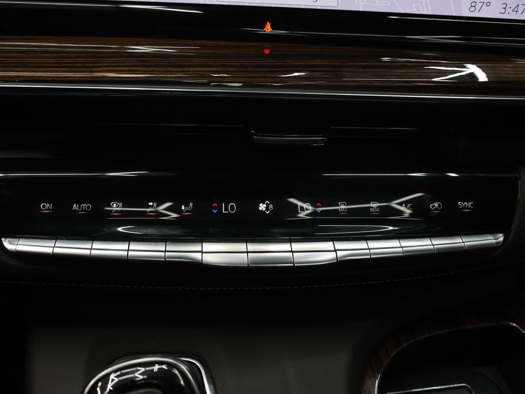Used 2022 Cadillac Escalade Premium Luxury AWD/4WD image 27