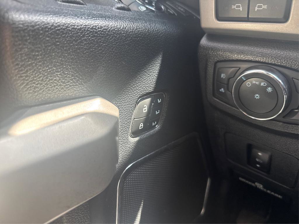 Used 2021 Ford F350 Lariat w/ Tremor Off-Road Package image 28