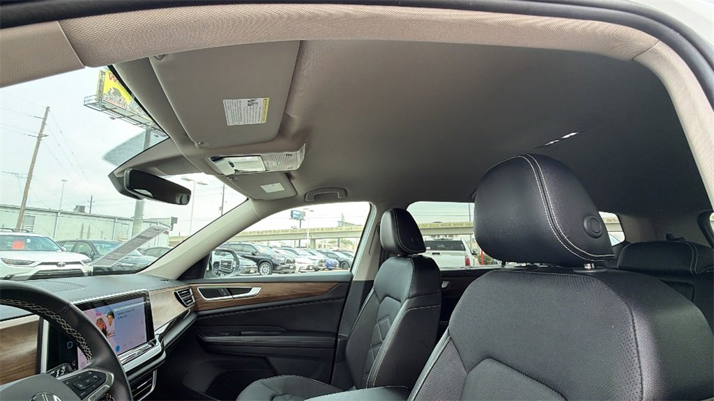 Used 2025 Volkswagen Atlas SE image 15