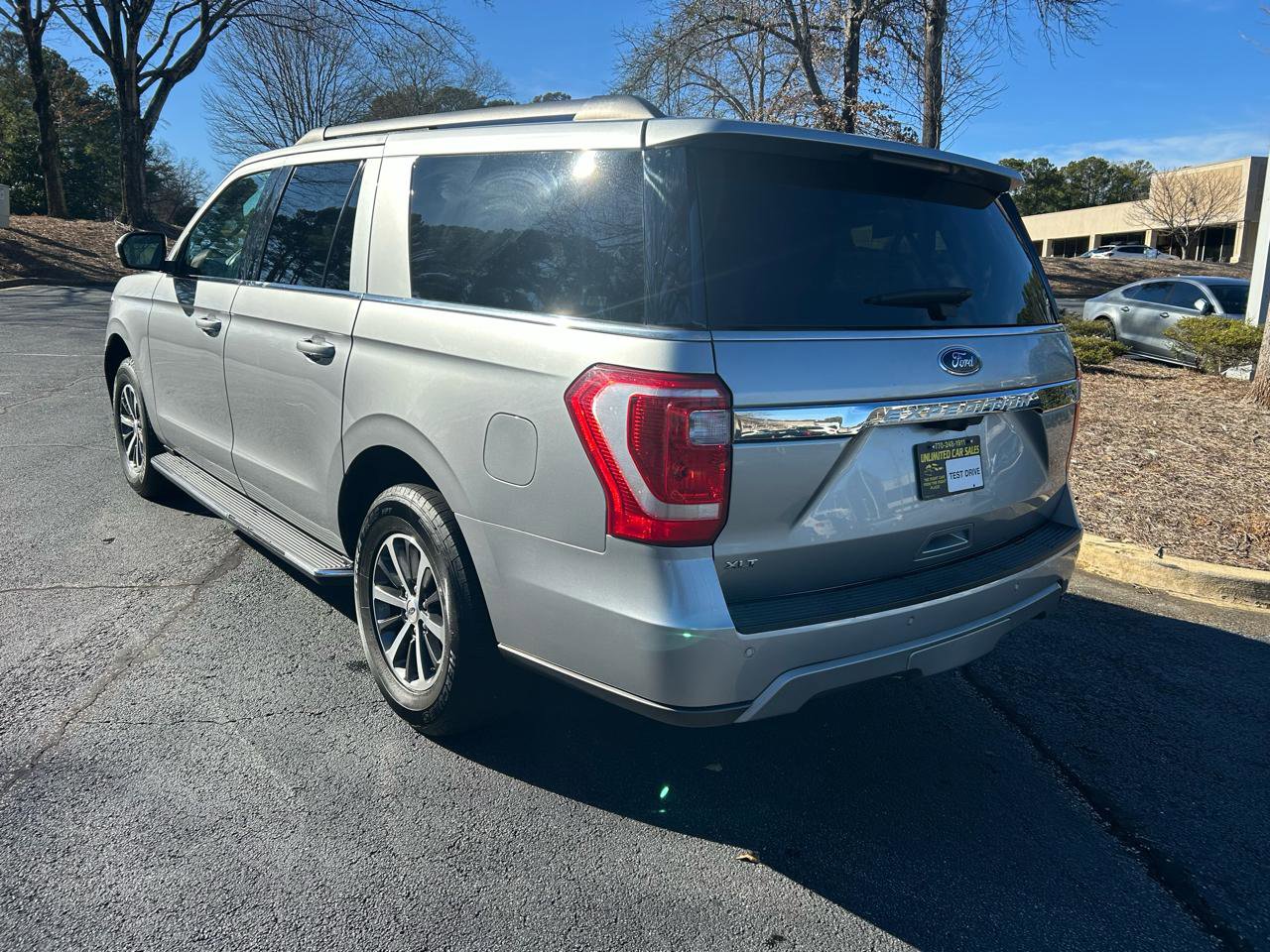 Used 2021 Ford Expedition Max XLT image 3