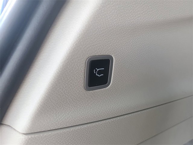 Used 2024 Chrysler Pacifica Touring-L image 11