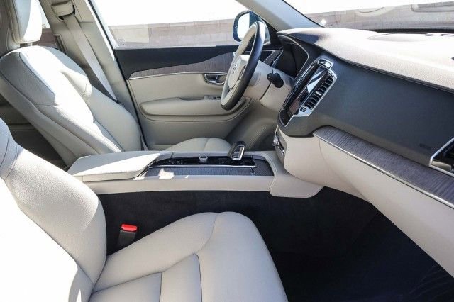 Used 2024 Volvo XC90 T8 Plus w/ Protection Package Premier image 13